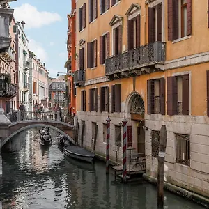 La Corte Dei Cuoridoro 2 Canal View Apartment Venice