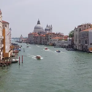 Ca'giustinian Apartment Venice