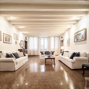 Apartment Accademia Terrazza, Venice